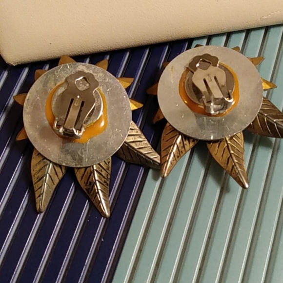 Maryjane Floral Crystal Large Clip On Earrings - Picture 4 of 4